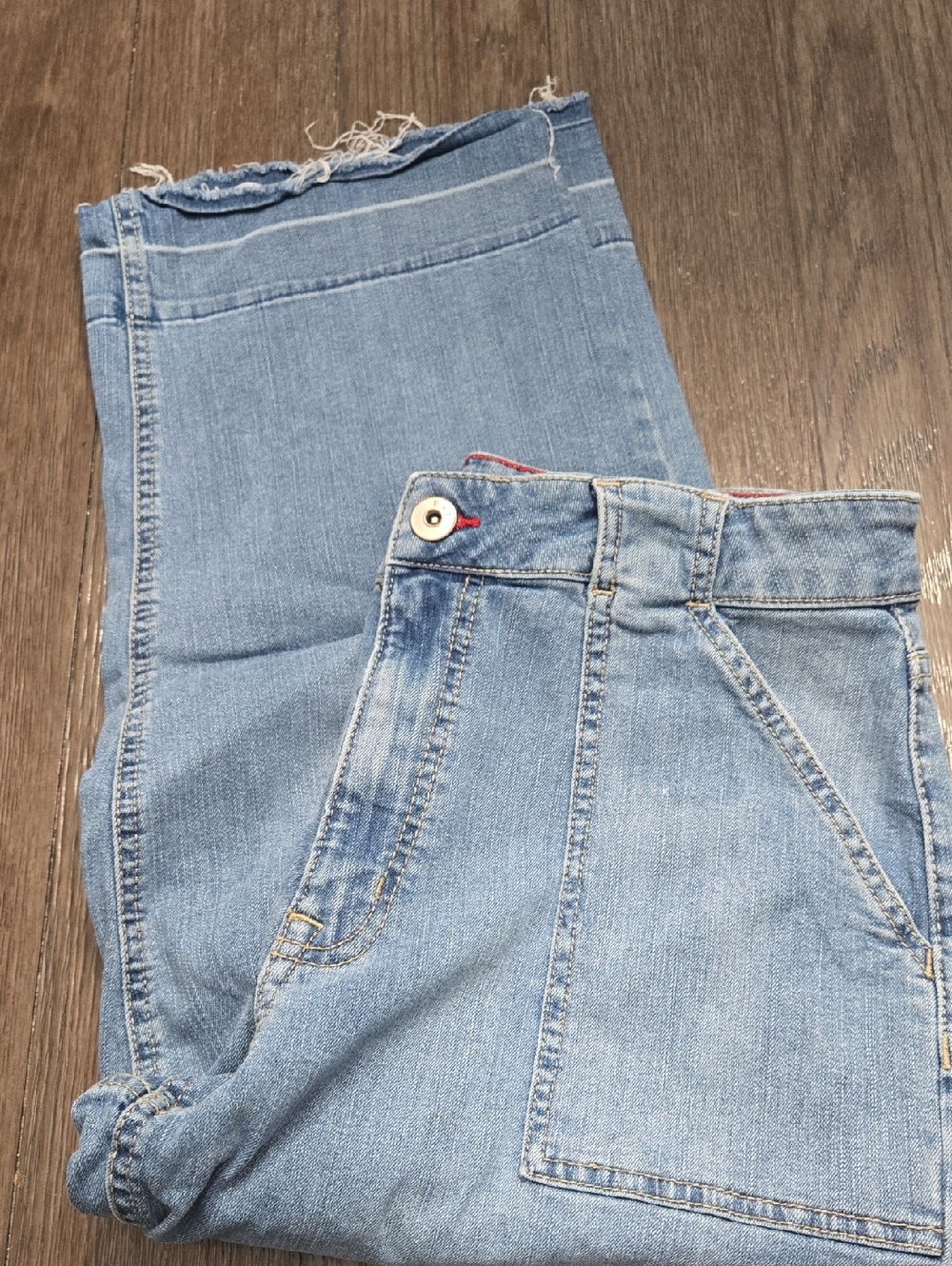 Women's Light Blue Ankle Cropped Jeans - High-Rise Style